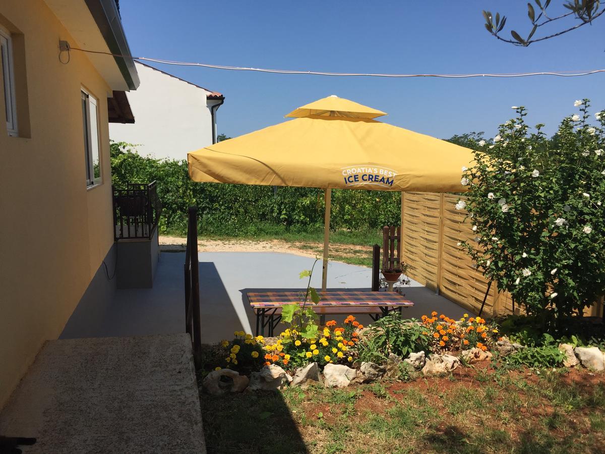 Apartments & Rooms Buoni Amici Murine Екстериор снимка