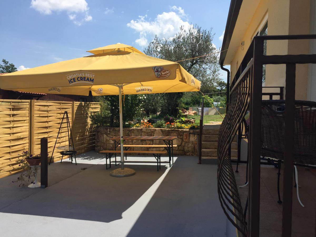 Apartments & Rooms Buoni Amici Murine Екстериор снимка
