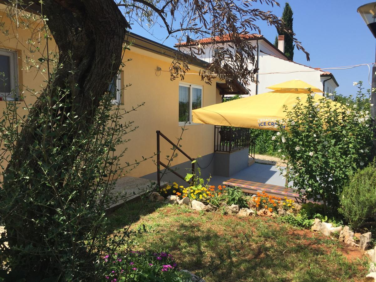 Apartments & Rooms Buoni Amici Murine Екстериор снимка